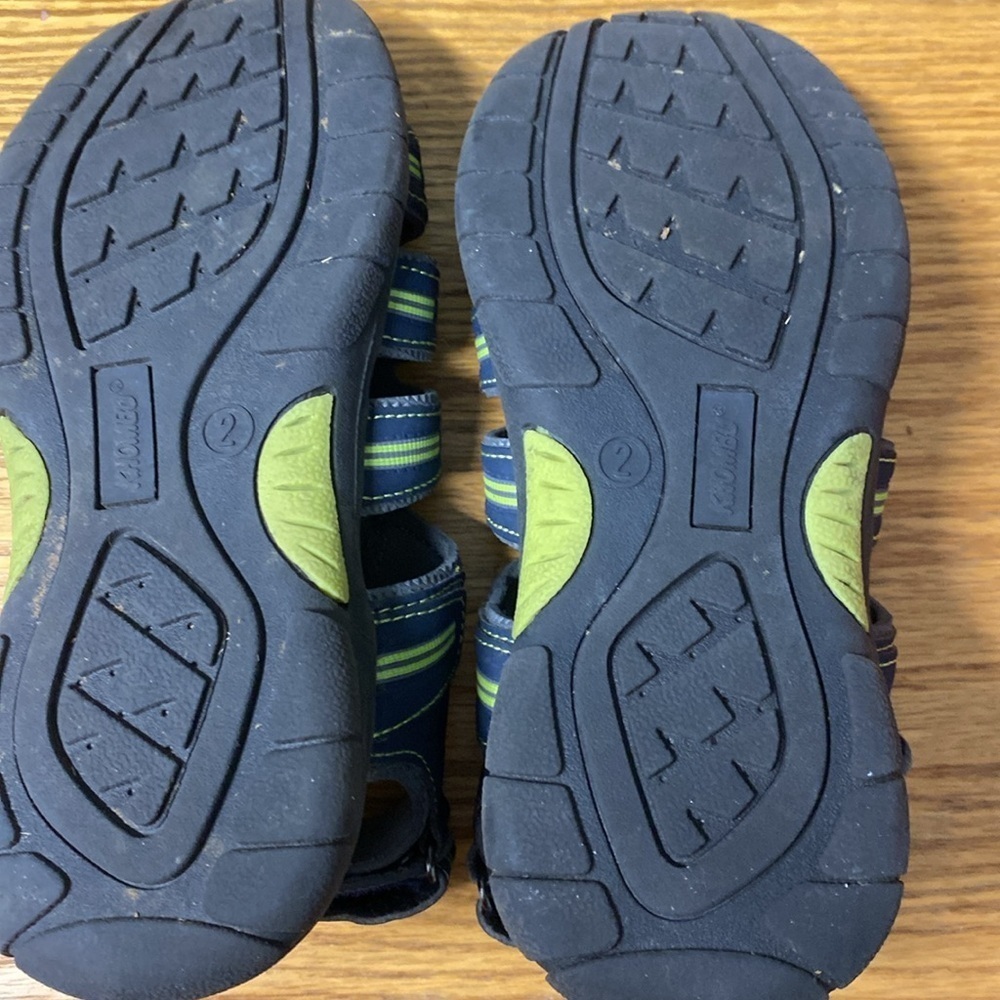 Khombu Dillion SandalS Water Shoes Size 2 - Picture 7 of 8